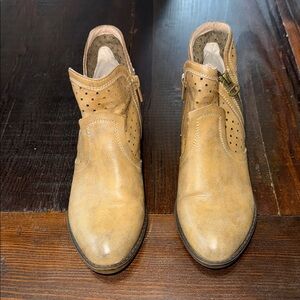 Women’s Boutique by Corkys Tan Booties